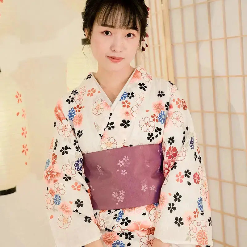Japanischer Kimono für Frauen mit Blumen 'Reiko'